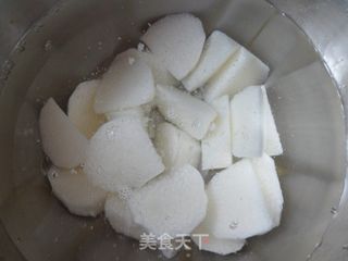 冬季养生菜——山药乌鸡汤的做法步骤：2