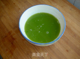 菠菜汁海鲜汤的做法步骤:3