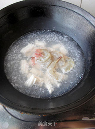 菠菜汁海鲜汤的做法步骤:4