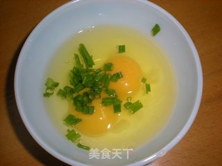 葱花鸡蛋面的做法步骤：1