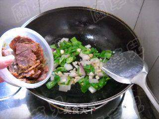青椒回锅牛肉的做法步骤:6