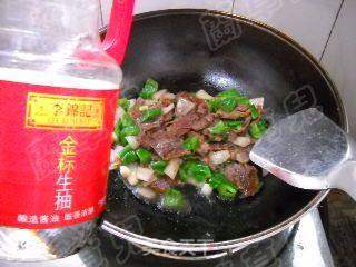 青椒回锅牛肉的做法步骤:7