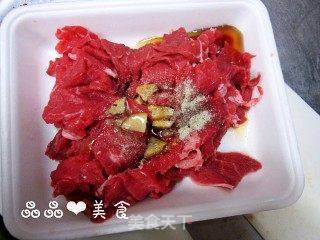 益气补虚的快手菜——酸菜炒牛肉的做法步骤:2