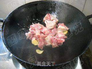 莲藕煨大排的做法步骤:5