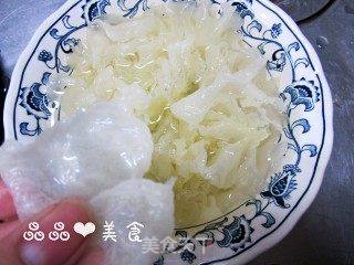 甜蜜蜜的养颜佳品——红枣雪耳薏仁羹的做法步骤:3