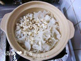 甜蜜蜜的养颜佳品——红枣雪耳薏仁羹的做法步骤:7