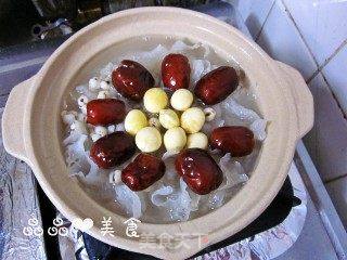甜蜜蜜的养颜佳品——红枣雪耳薏仁羹的做法步骤:8