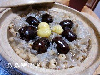 甜蜜蜜的养颜佳品——红枣雪耳薏仁羹的做法步骤:10