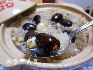 甜蜜蜜的养颜佳品——红枣雪耳薏仁羹的做法步骤:11