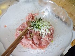 鸡汤荠菜馄饨的做法步骤:3