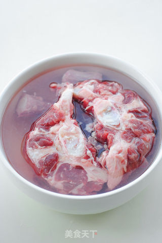 【牛尾鲜菌汤煲】——补血益肾 强筋壮骨的做法步骤:2