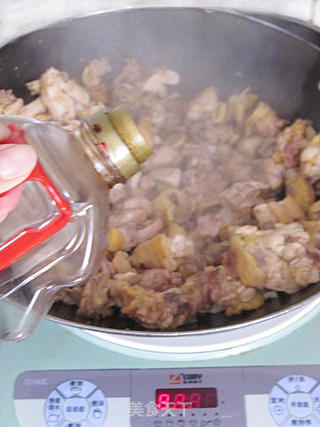 【冬季养生菜】木耳砂锅鸡的做法步骤：6