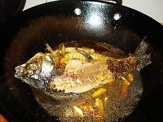 红烧荷包鲫鱼的做法步骤：7