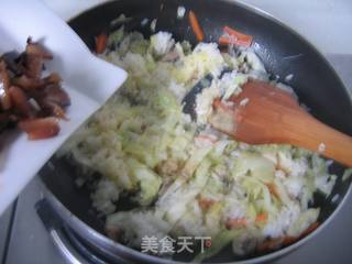 口蘑卷心菜肉炒饭的做法步骤：7