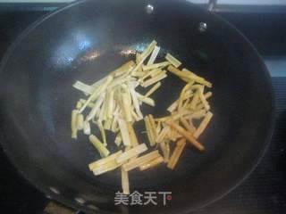竹笋虾米蛋汤的做法步骤:2