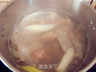 超美味板栗烧鸡块的做法步骤:2