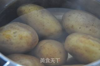 冬食 - 土豆大葱三文鱼馅饼的做法步骤：1