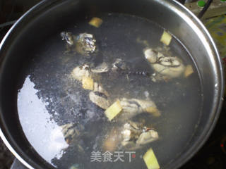 黄芪枸杞乌鸡汤的做法步骤：3