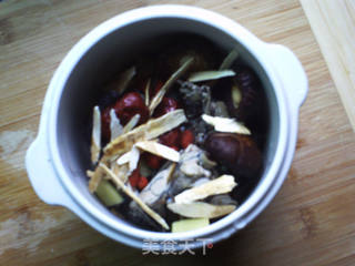黄芪枸杞乌鸡汤的做法步骤：5