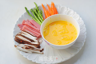 【鲜蔬鱼卷蒸滑蛋】——让蒸蛋鲜美更上一层楼的做法步骤：2