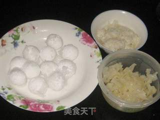 银耳酒酿汤圆的做法步骤：1