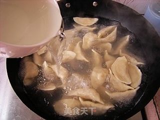 详细步骤——东北酸菜馅饺子的做法步骤：19