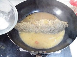 红烧鲤鱼的做法步骤:11
