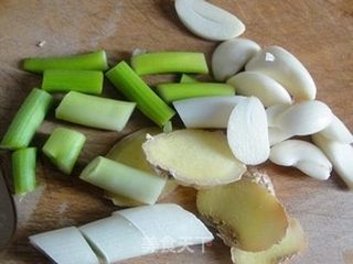 清蒸白鱼的做法步骤:2