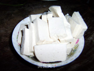 驱寒暖身的---香辣大葱焖豆腐的做法步骤：1