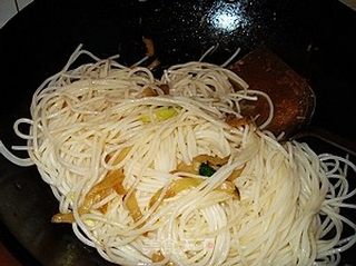 炒米线的做法步骤：6