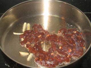 牛肉胡萝卜砂锅煲的做法步骤:2