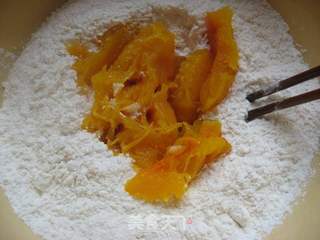 南瓜豆沙包的做法步骤：2