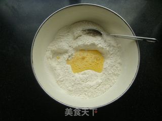 鸡蛋酥麻花的做法步骤:2