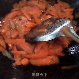 素炒红萝卜片的做法步骤:3