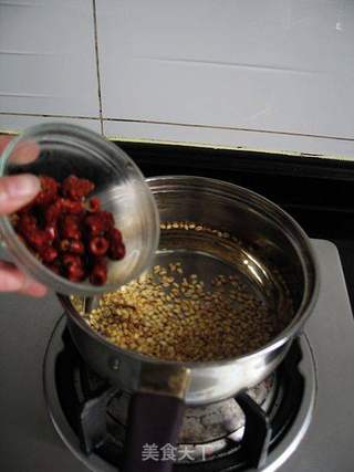 红枣菊花炒麦茶的做法步骤:7