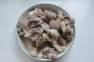 当归羊肉汤的做法步骤:4