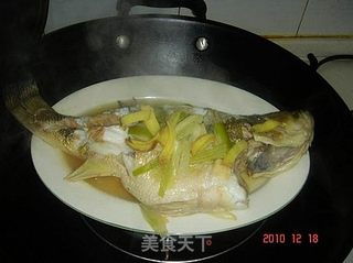 清蒸鲈鱼的做法步骤:3