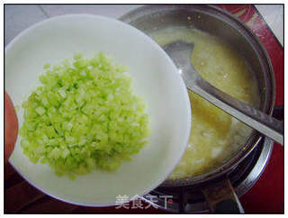 芹菜双米粥 。的做法步骤：6