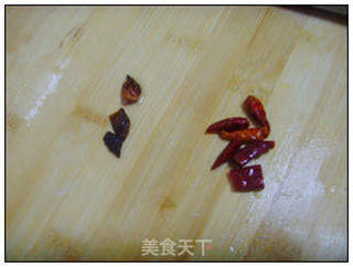 白菜炒木耳 。的做法步骤：4