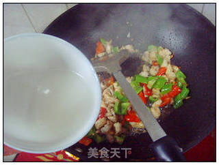 双椒鸡丁 。的做法步骤：10