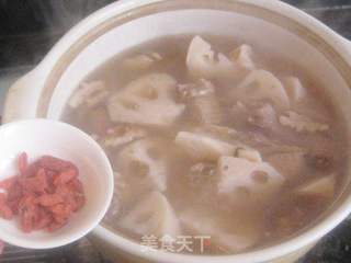 排骨核桃莲藕砂锅煲的做法步骤:7