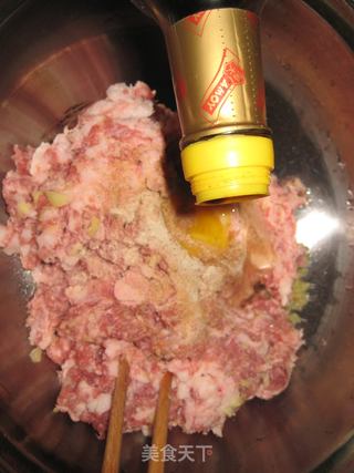 冬季美食--酸辣韭菜水饺的做法步骤：2