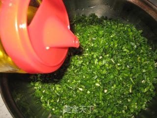冬季美食--酸辣韭菜水饺的做法步骤：3