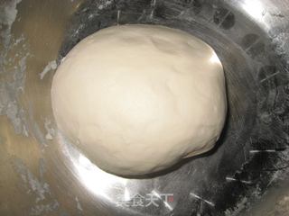 冬季美食--酸辣韭菜水饺的做法步骤：1