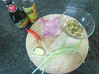榨菜肉丝煲仔饭的做法步骤:2