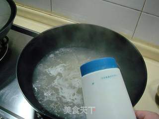 原汁原味儿“酸菜粉条汆白肉”的做法步骤：6