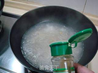 原汁原味儿“酸菜粉条汆白肉”的做法步骤：7