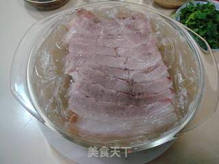 原汁原味儿“酸菜粉条汆白肉”的做法步骤：10