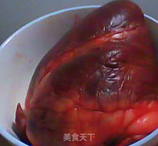 电饭煲美食——煲猪心的做法步骤：1