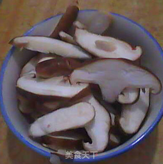 电饭煲美食——煲猪心的做法步骤：4